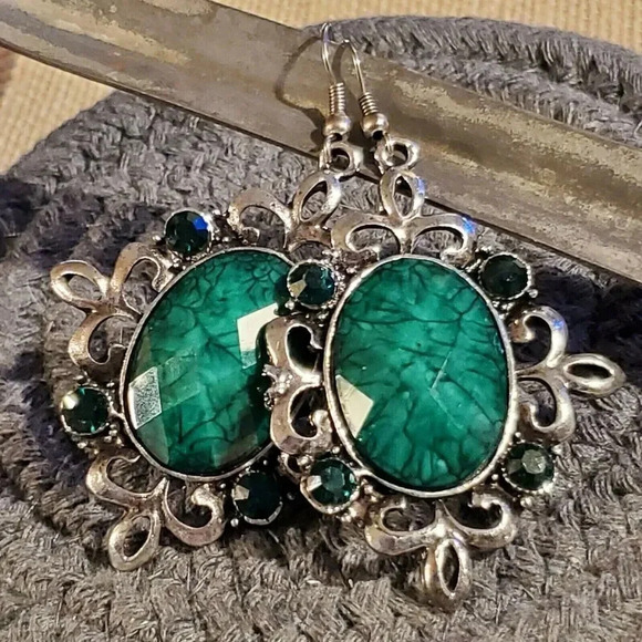 Vintage 90s Lacy Fancy Green Antique Silver Acrylic Crystal Dangle Earrings FLAW - Picture 5 of 7